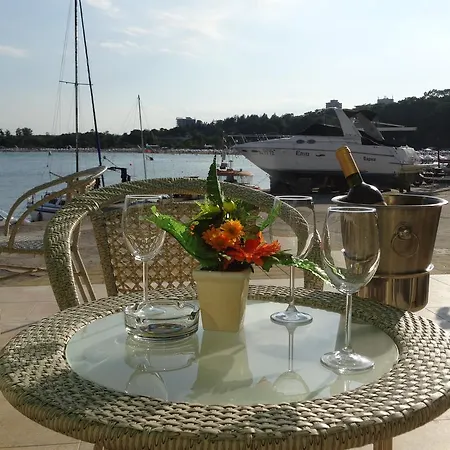 Marina Hotel 3*