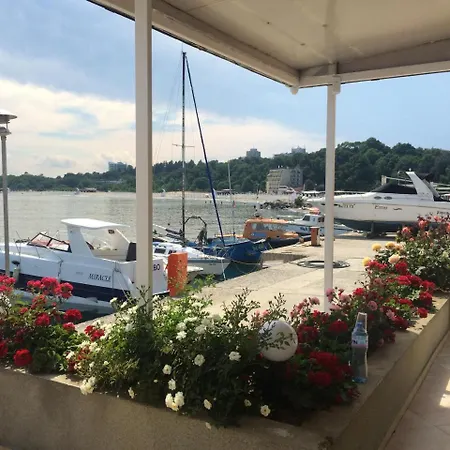 Ξενοδοχείο Marina 3*