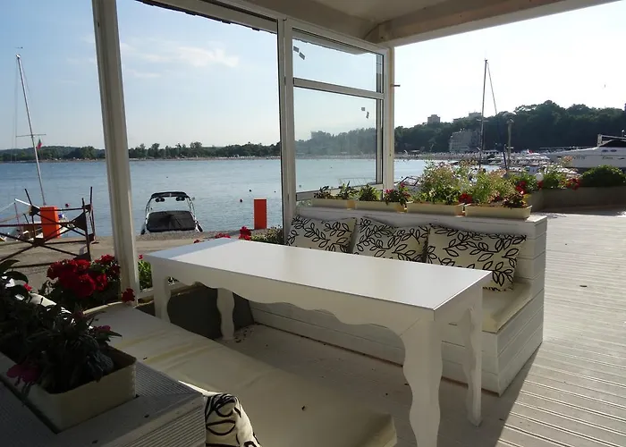 Хотел Marina 3*