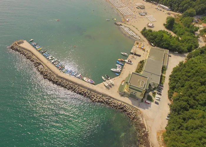 Хотел Marina Китен