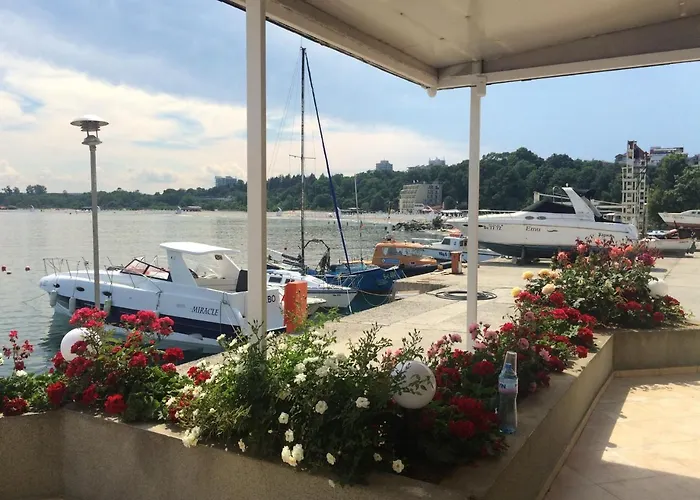 Хотел Marina 3*