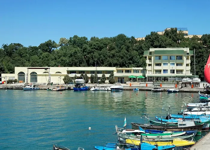 Хотел Marina 3*